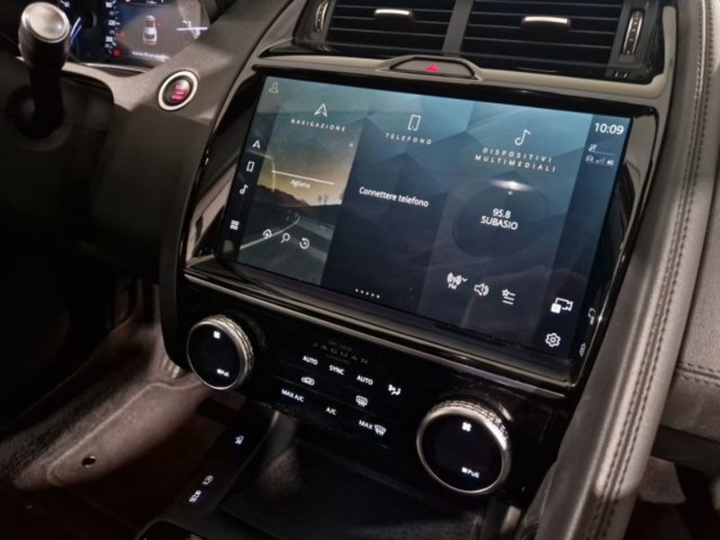 Jaguar E-Pace usata a Livorno (20)