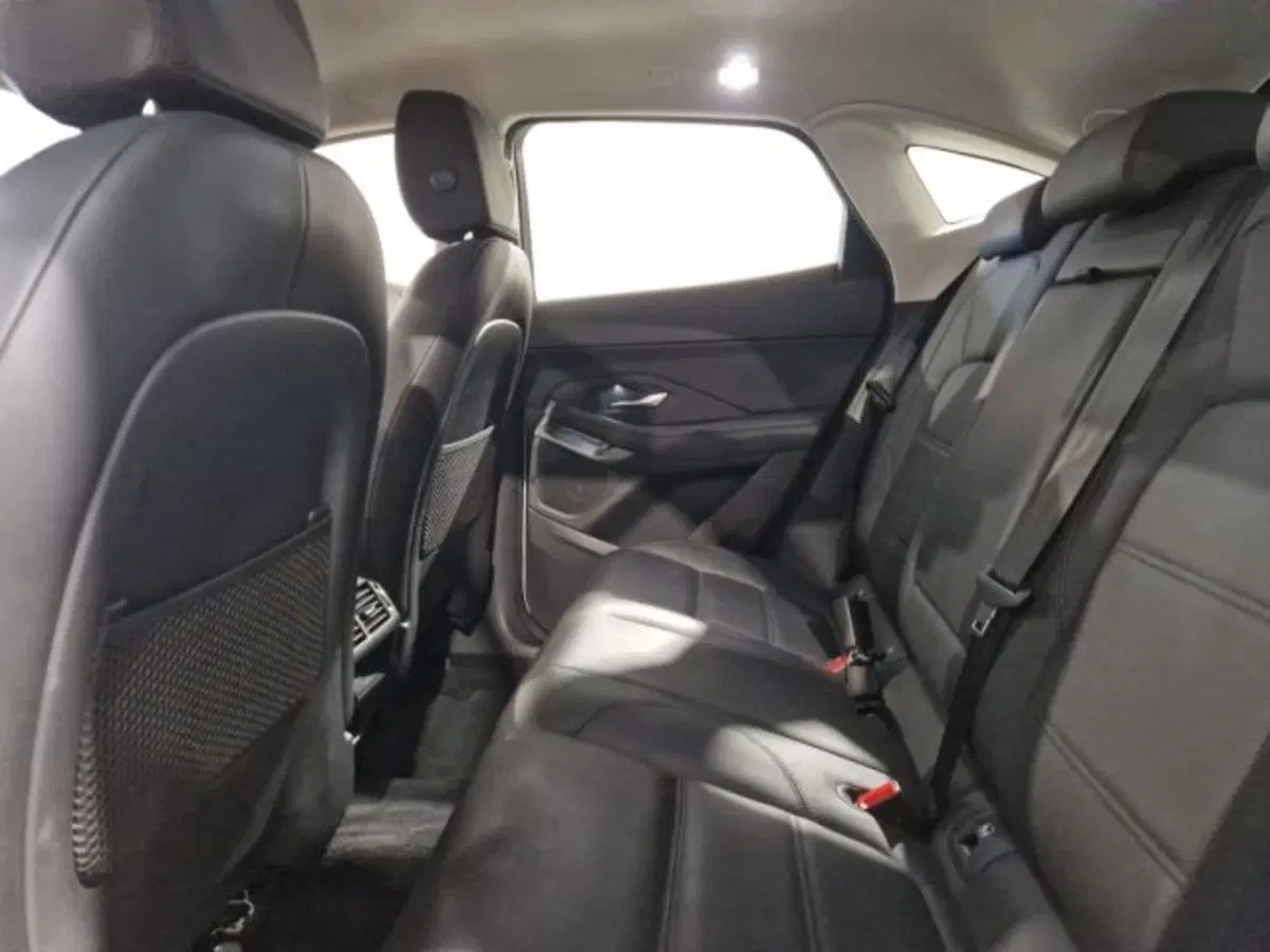 Jaguar E-Pace usata a Livorno (7)