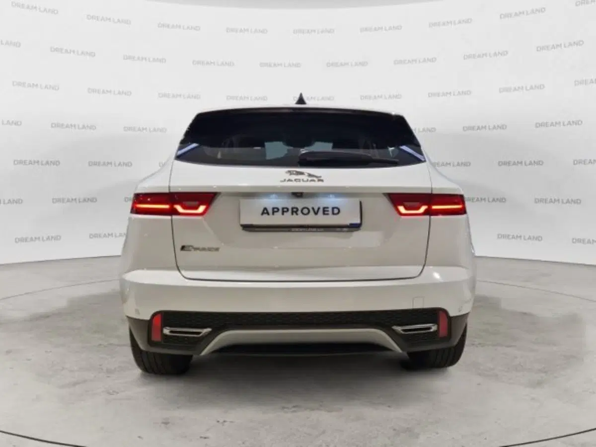 Jaguar E-Pace usata a Livorno (9)