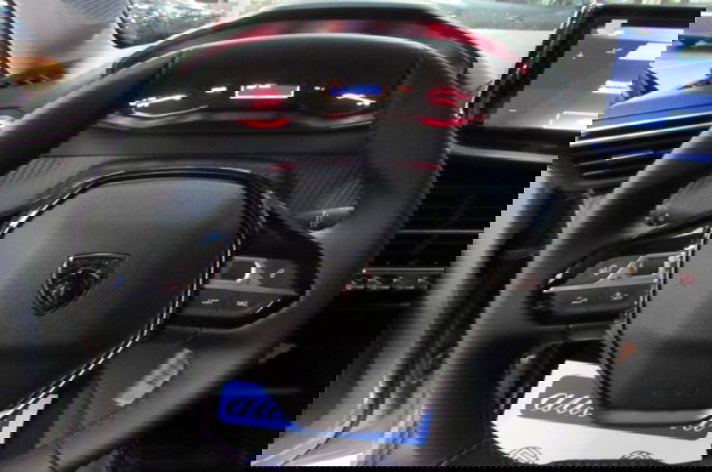 Peugeot 208 nuova a Milano (10)