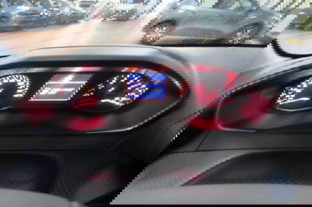 Peugeot 208 nuova a Milano (11)