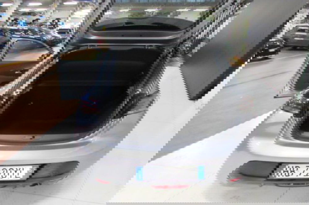 Peugeot 208 nuova a Milano (13)