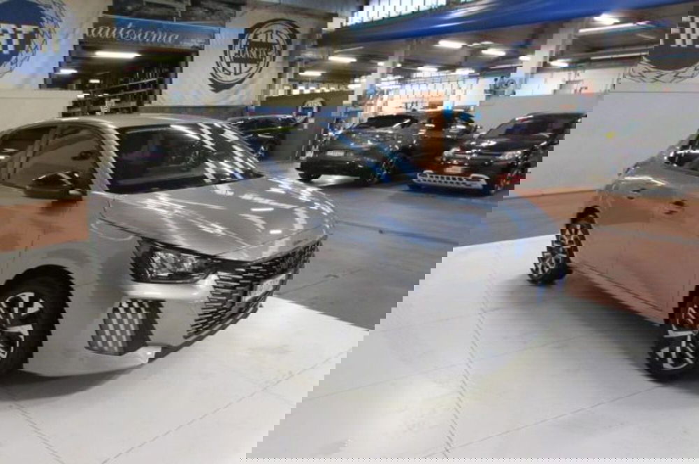 Peugeot 208 nuova a Milano (2)