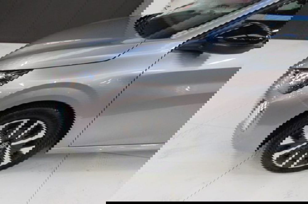 Peugeot 208 nuova a Milano (5)