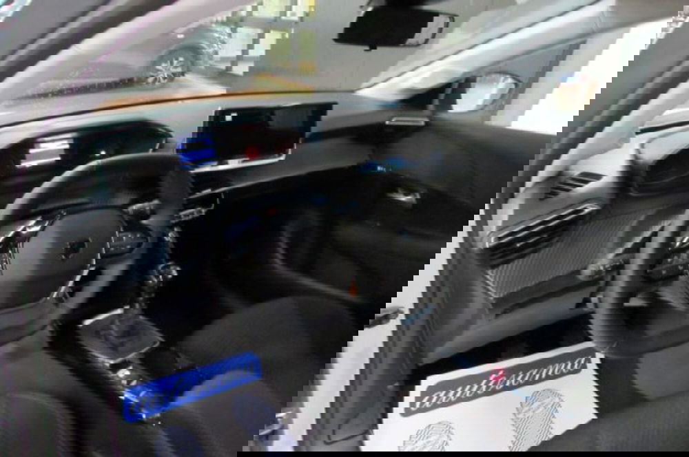 Peugeot 208 nuova a Milano (7)