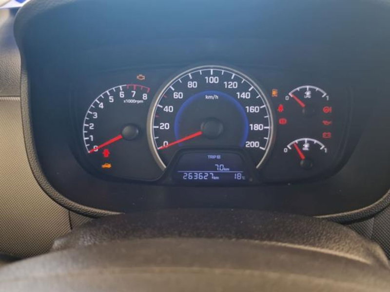 Hyundai i10 usata a Salerno (11)