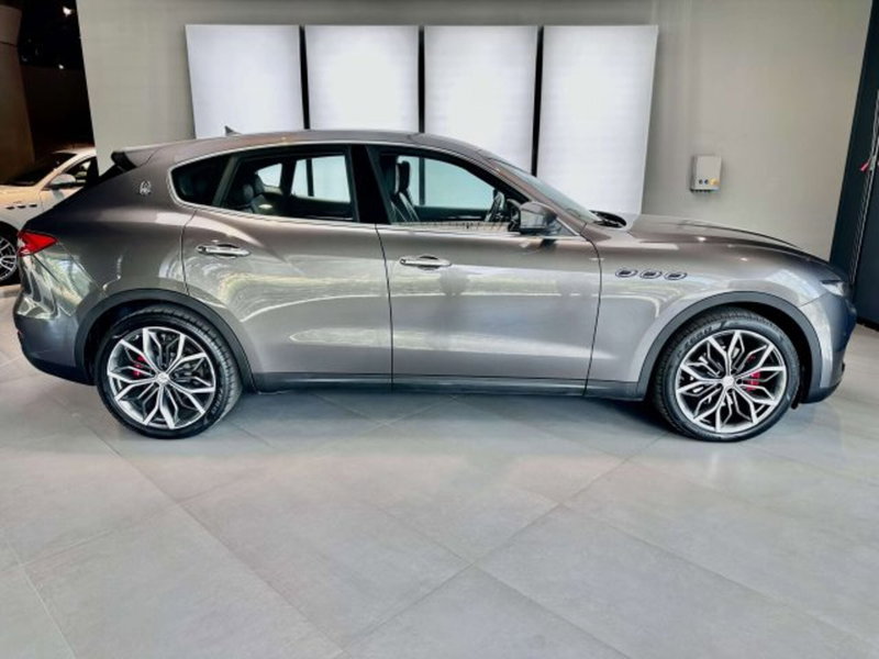 Maserati Levante usata a Torino (4)