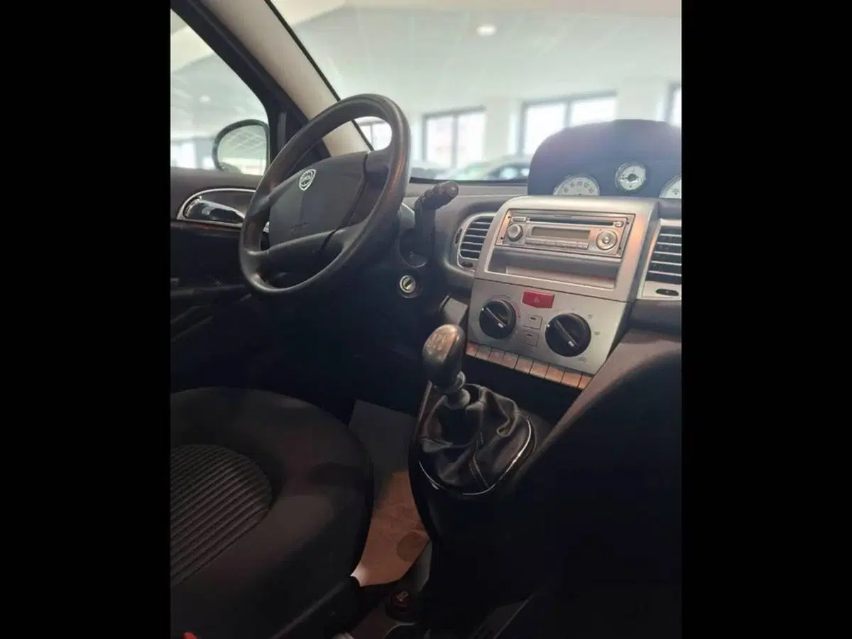Lancia Ypsilon usata a Torino (10)