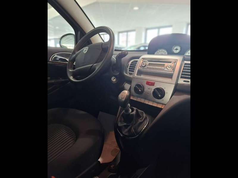 Lancia Ypsilon usata a Torino (10)