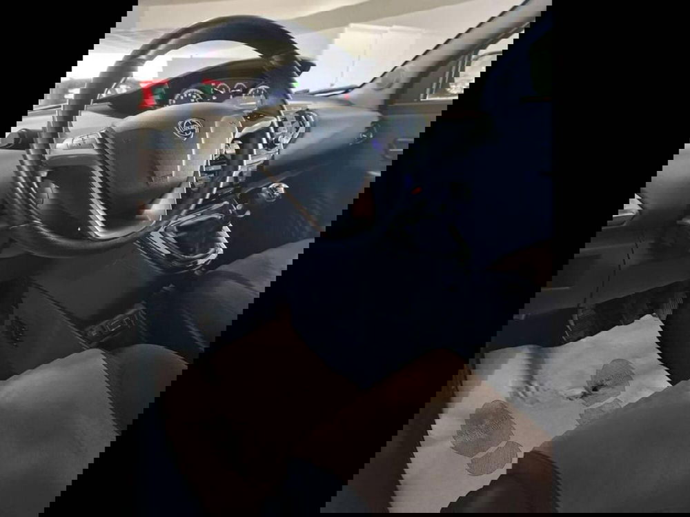 Lancia Ypsilon usata a Torino (11)