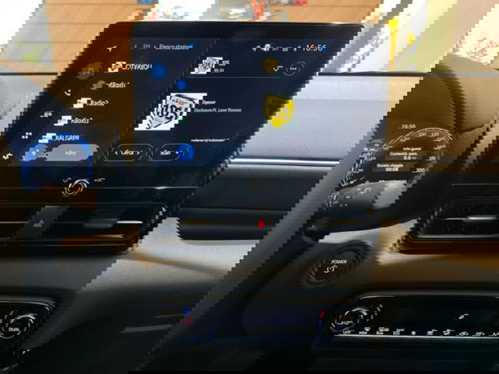 Toyota Yaris Cross nuova a Vercelli (12)