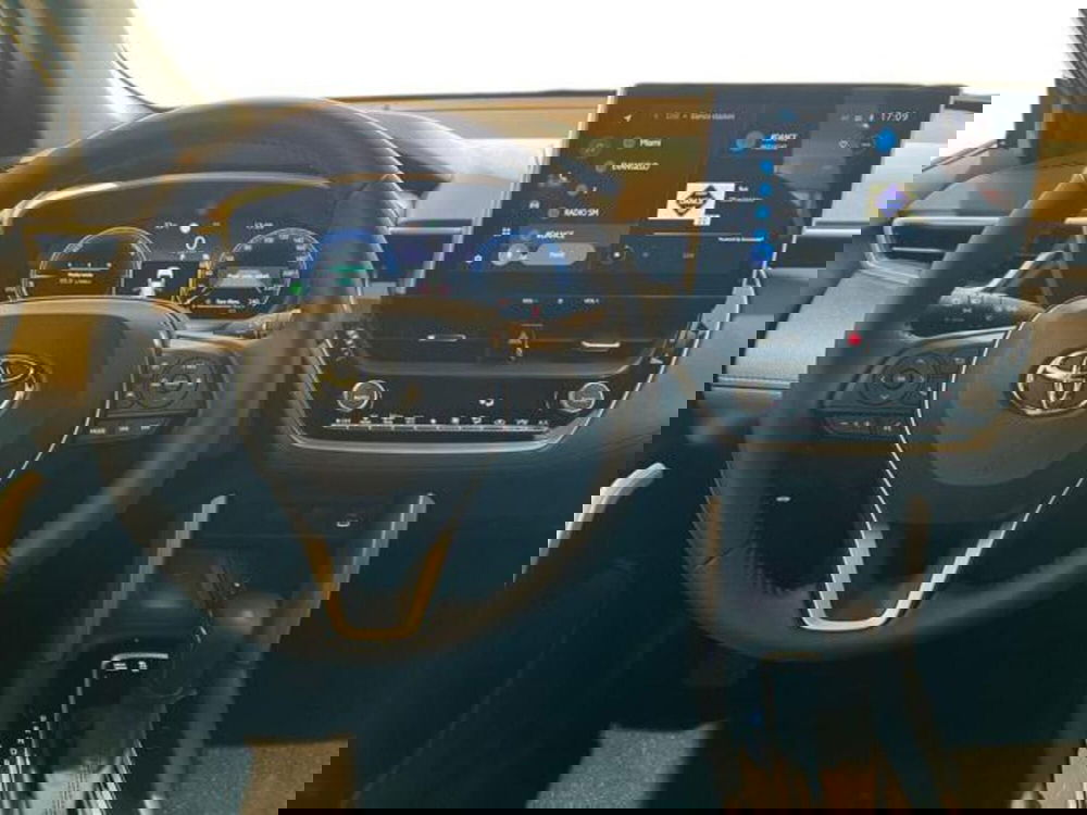 Toyota Corolla Cross Hybrid nuova a Vercelli (9)