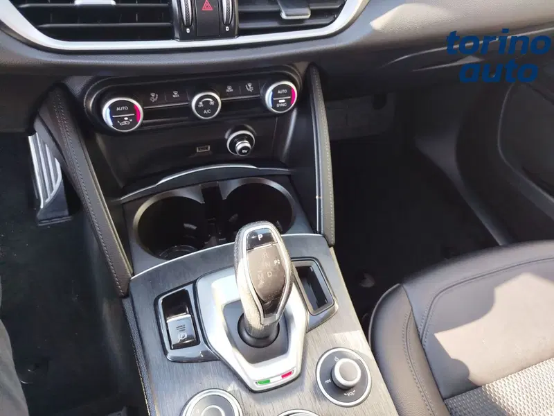 Alfa Romeo Stelvio usata a Cuneo (16)