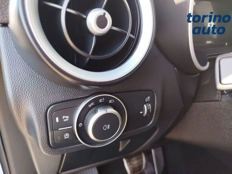 Alfa Romeo Stelvio usata a Cuneo (18)