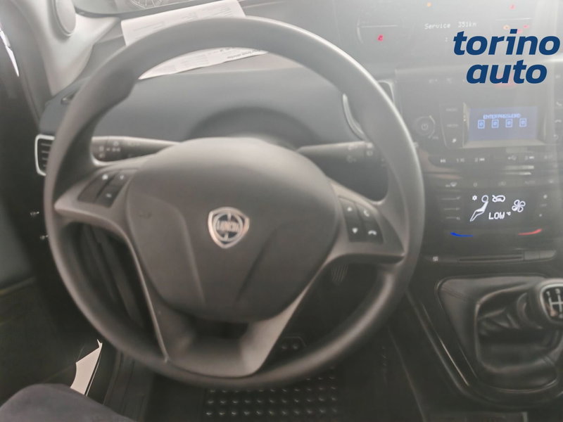 Lancia Ypsilon usata a Torino (9)
