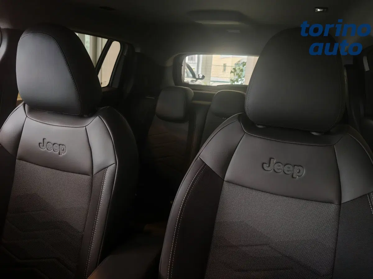 Jeep Avenger nuova a Torino (7)