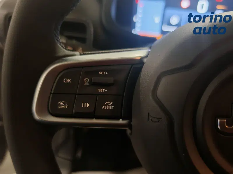 Jeep Avenger nuova a Torino (12)