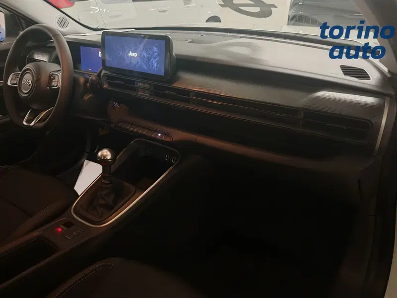 Jeep Avenger nuova a Torino (5)