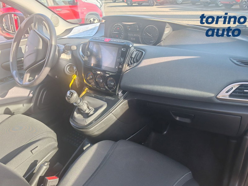 Lancia Ypsilon usata a Torino (6)
