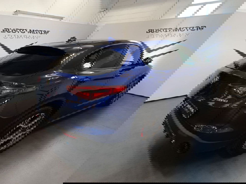 Alfa Romeo Stelvio usata a Varese (6)