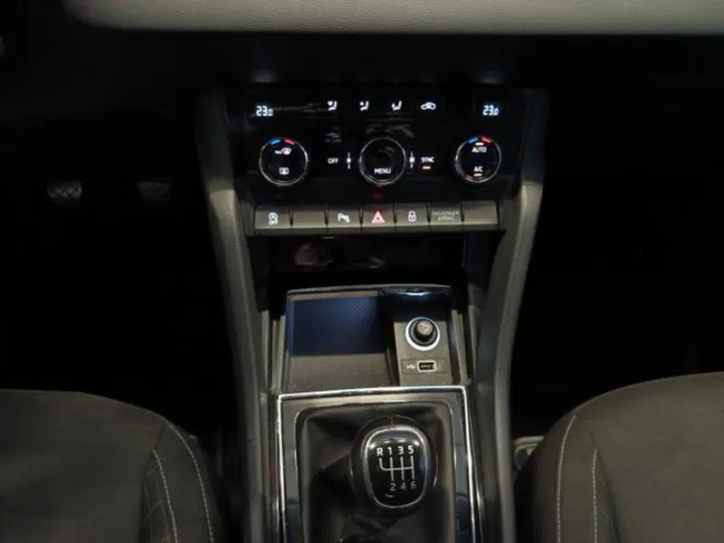 Skoda Karoq usata a Varese (14)
