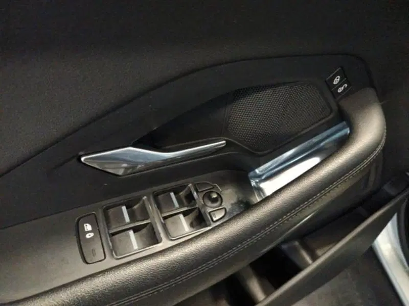Jaguar E-Pace usata a Varese (11)