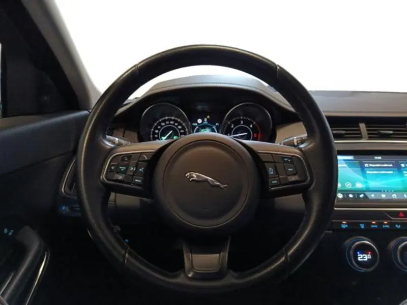 Jaguar E-Pace usata a Varese (13)