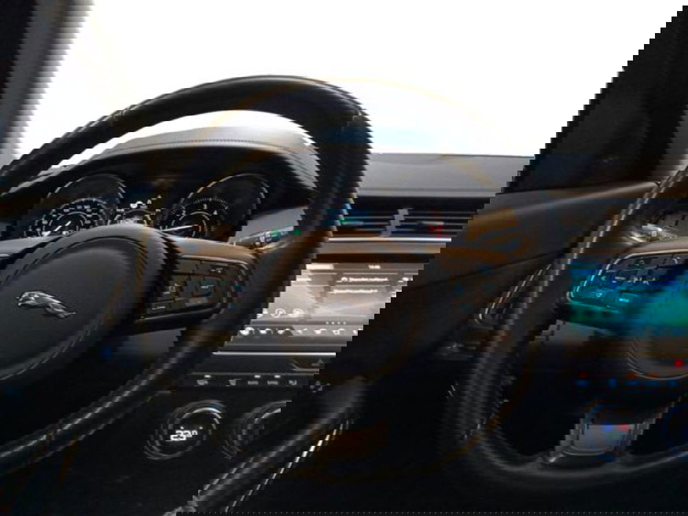 Jaguar E-Pace usata a Varese (13)