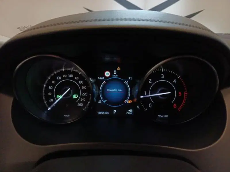 Jaguar E-Pace usata a Varese (14)