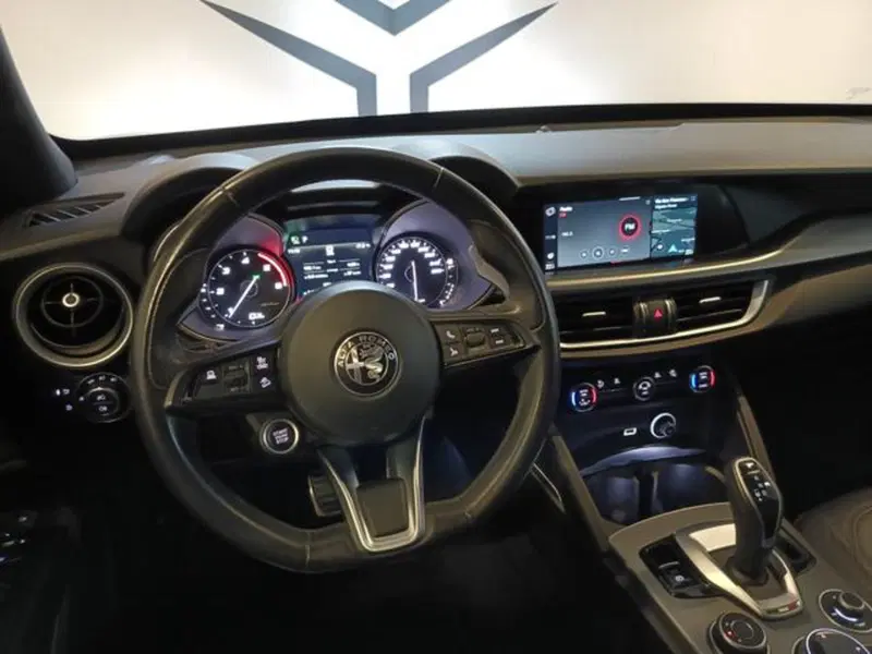 Alfa Romeo Stelvio usata a Varese (11)
