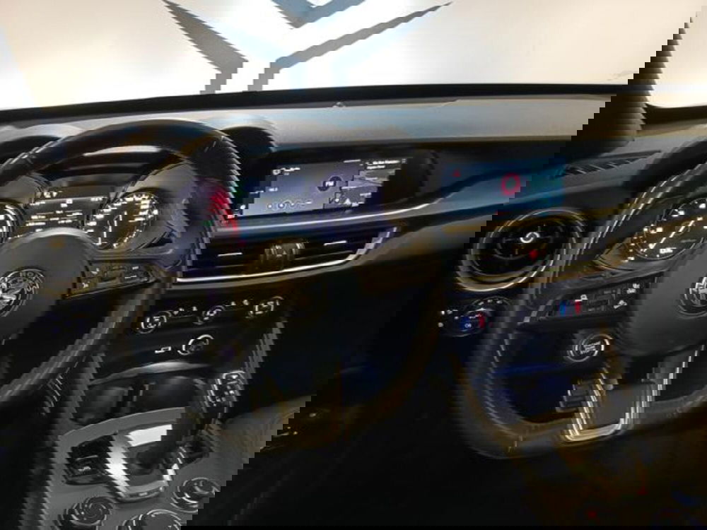 Alfa Romeo Stelvio usata a Varese (11)