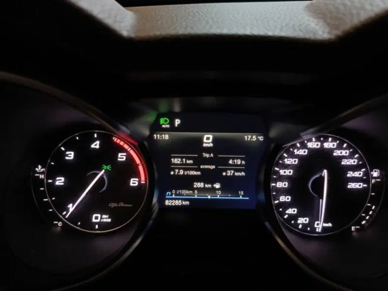 Alfa Romeo Stelvio usata a Varese (12)