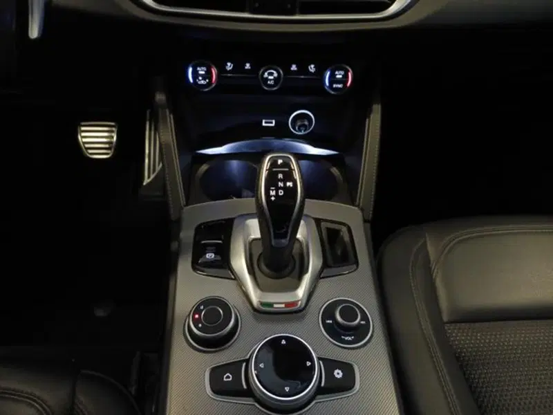 Alfa Romeo Stelvio usata a Varese (15)