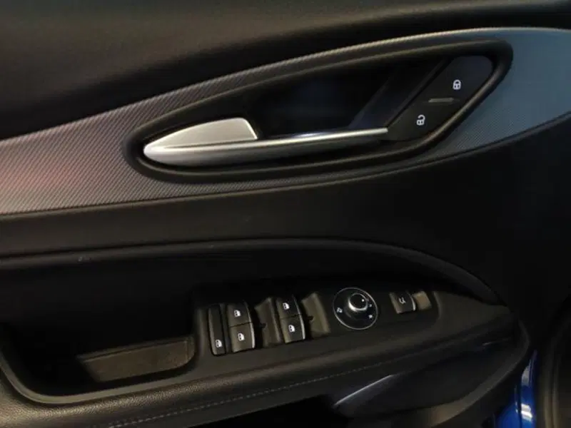 Alfa Romeo Stelvio usata a Varese (17)