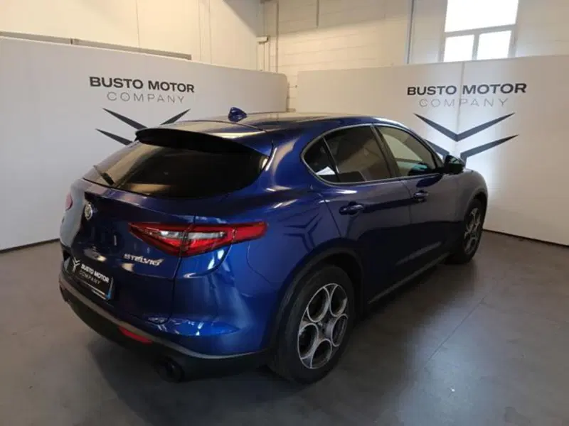 Alfa Romeo Stelvio usata a Varese (6)