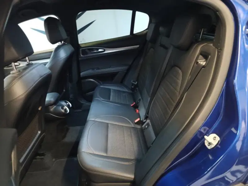 Alfa Romeo Stelvio usata a Varese (9)