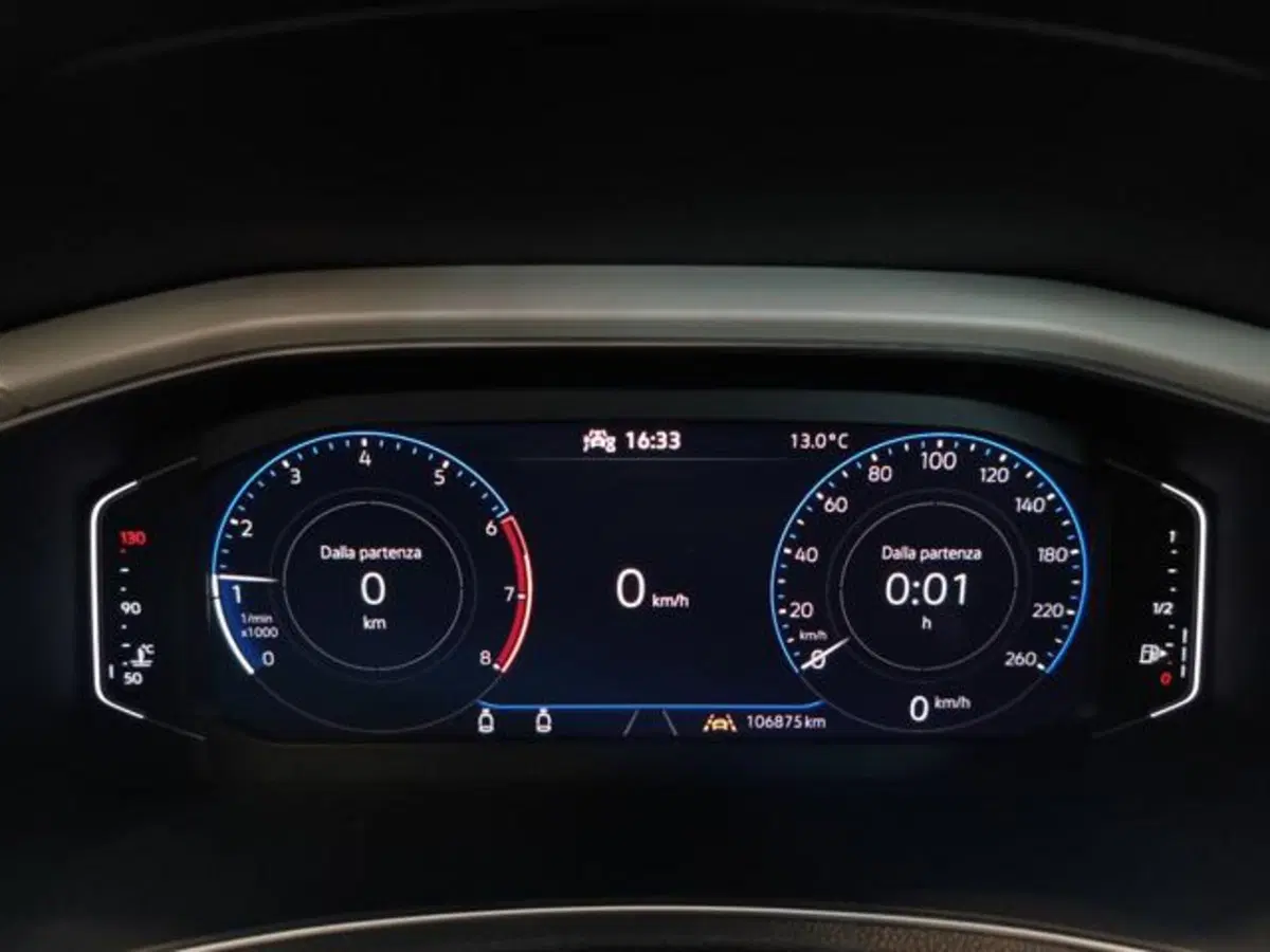 Volkswagen T-Roc Cabrio usata a Varese (12)