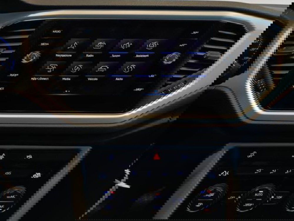 Volkswagen T-Roc Cabrio usata a Varese (13)