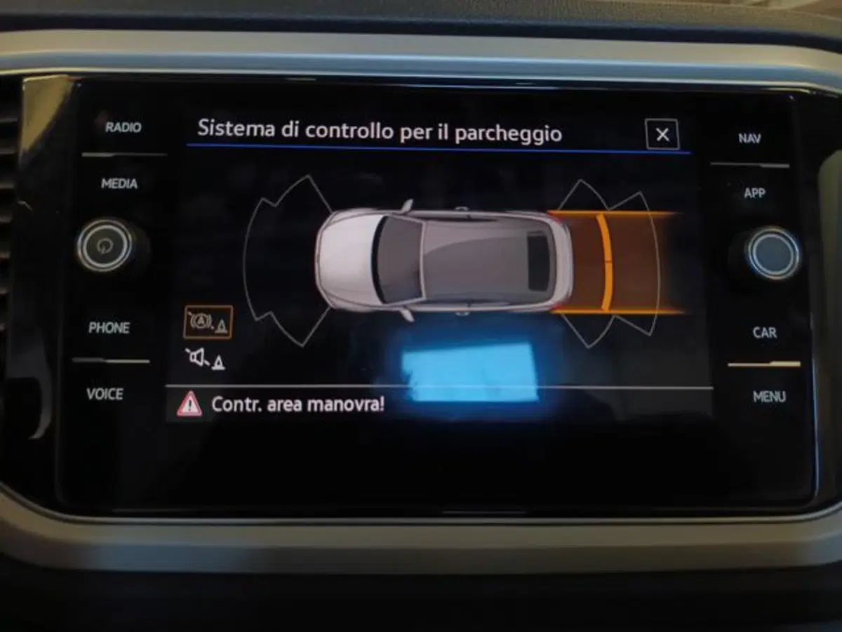 Volkswagen T-Roc Cabrio usata a Varese (15)