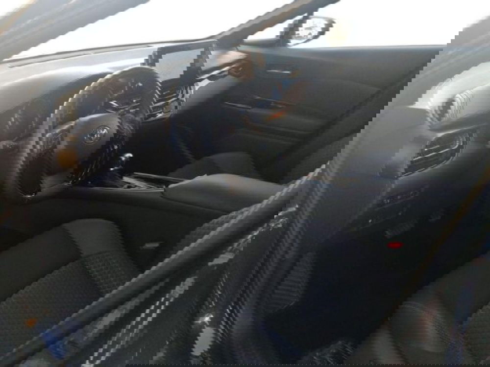 Toyota Toyota C-HR usata a Roma (7)