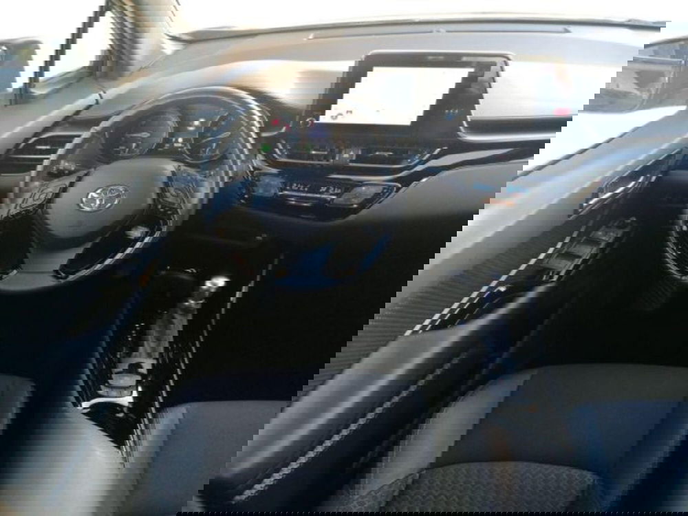 Toyota Toyota C-HR usata a Roma (8)