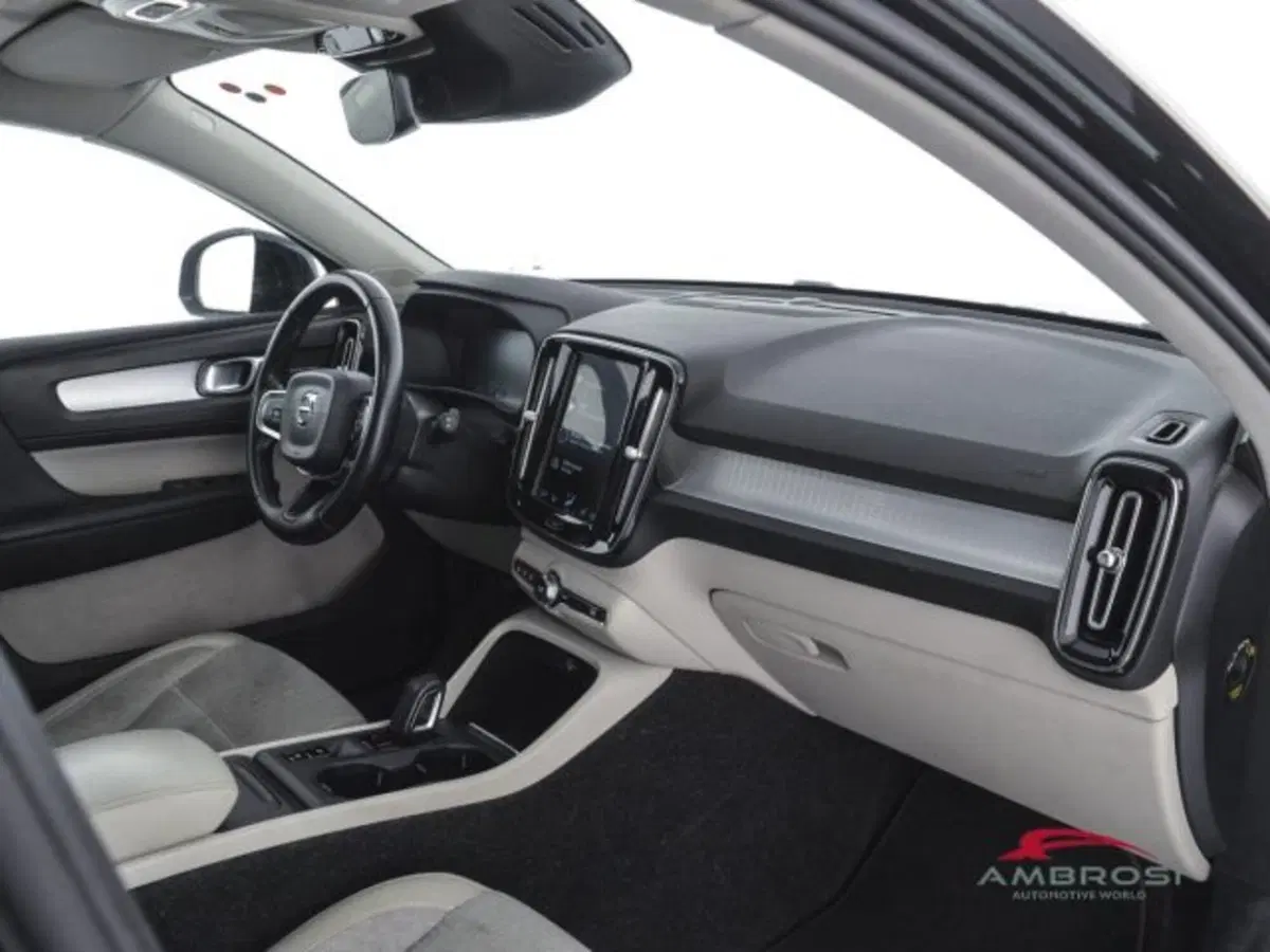 Volvo XC40 usata a Perugia (12)