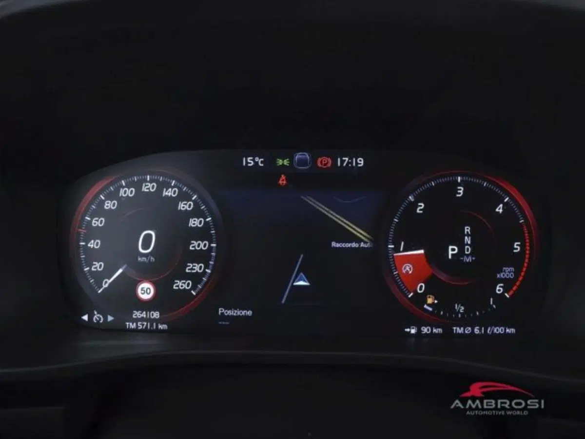 Volvo XC40 usata a Perugia (13)