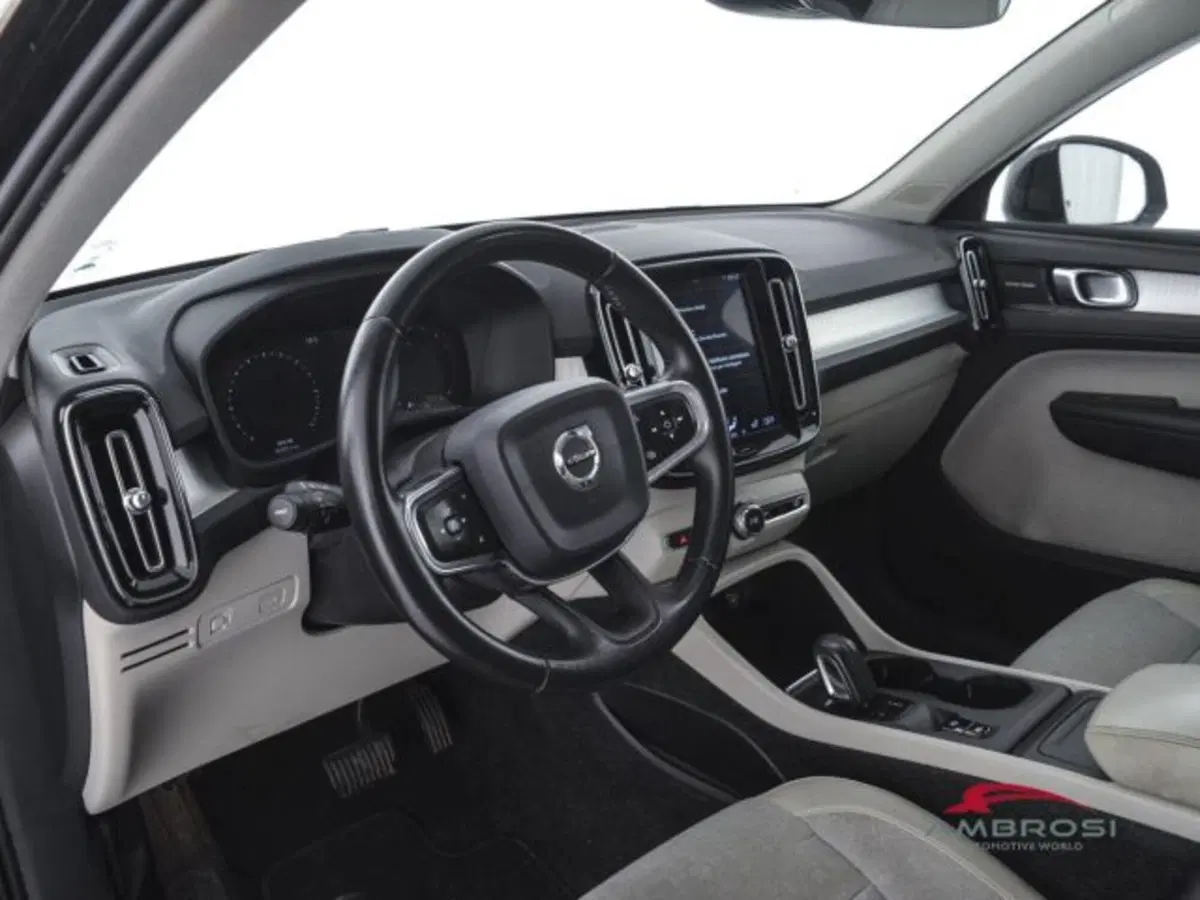 Volvo XC40 usata a Perugia (8)