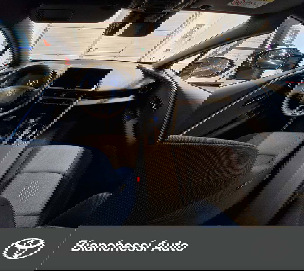 Toyota Toyota C-HR nuova a Cremona (10)