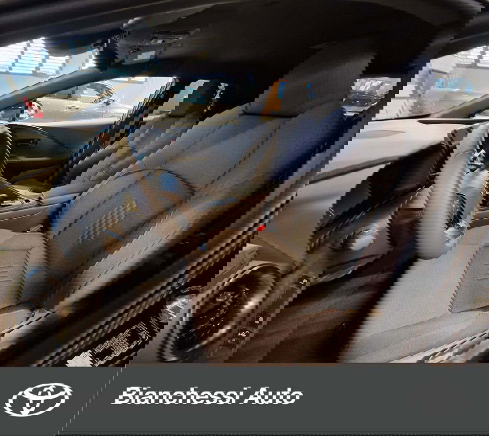 Toyota Toyota C-HR nuova a Cremona (11)