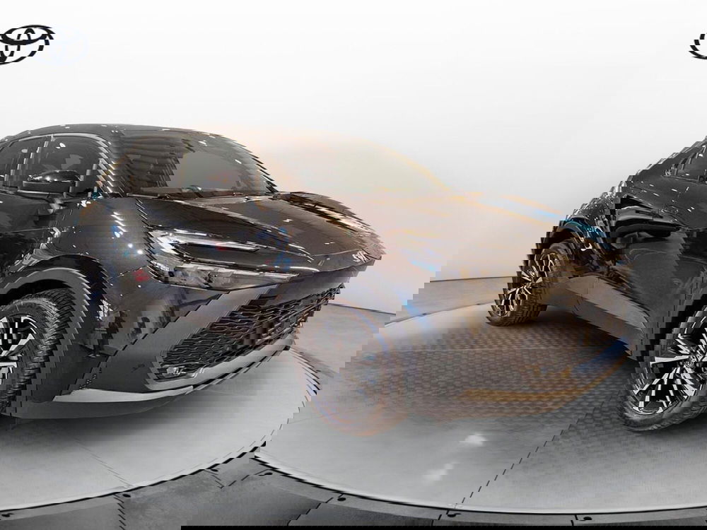 Toyota Toyota C-HR nuova a Cremona (4)