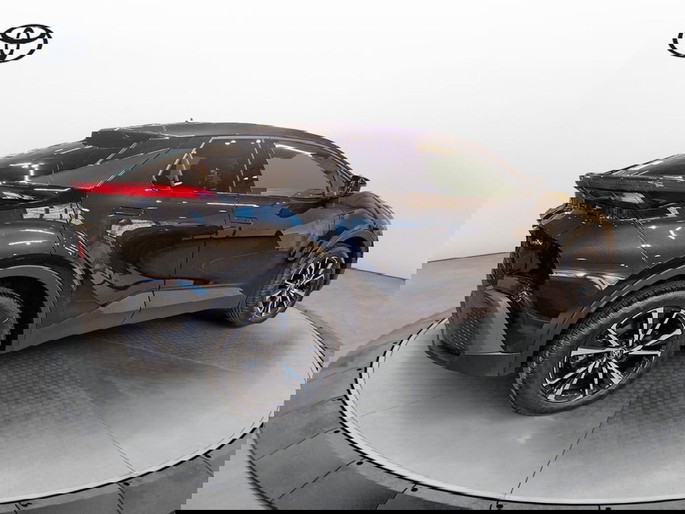 Toyota Toyota C-HR nuova a Cremona (5)