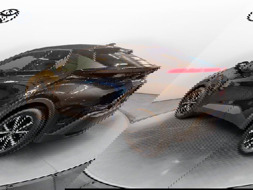 Toyota Toyota C-HR nuova a Cremona (7)