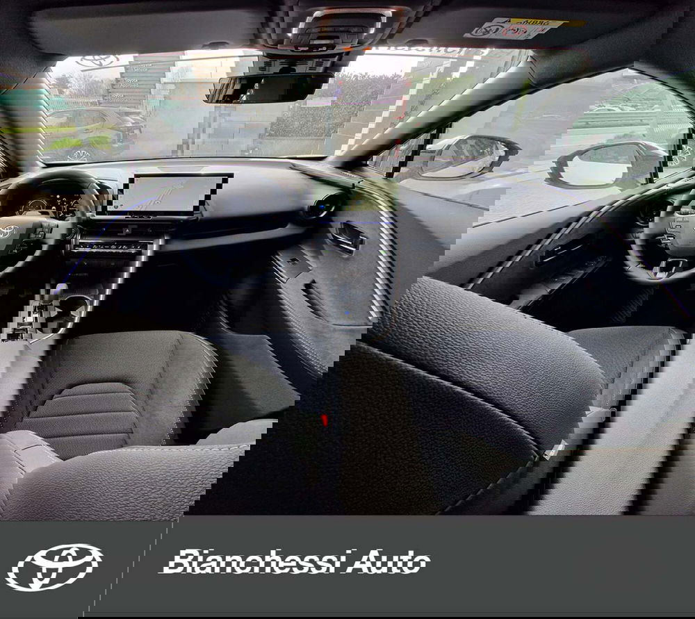 Toyota Toyota C-HR nuova a Cremona (12)